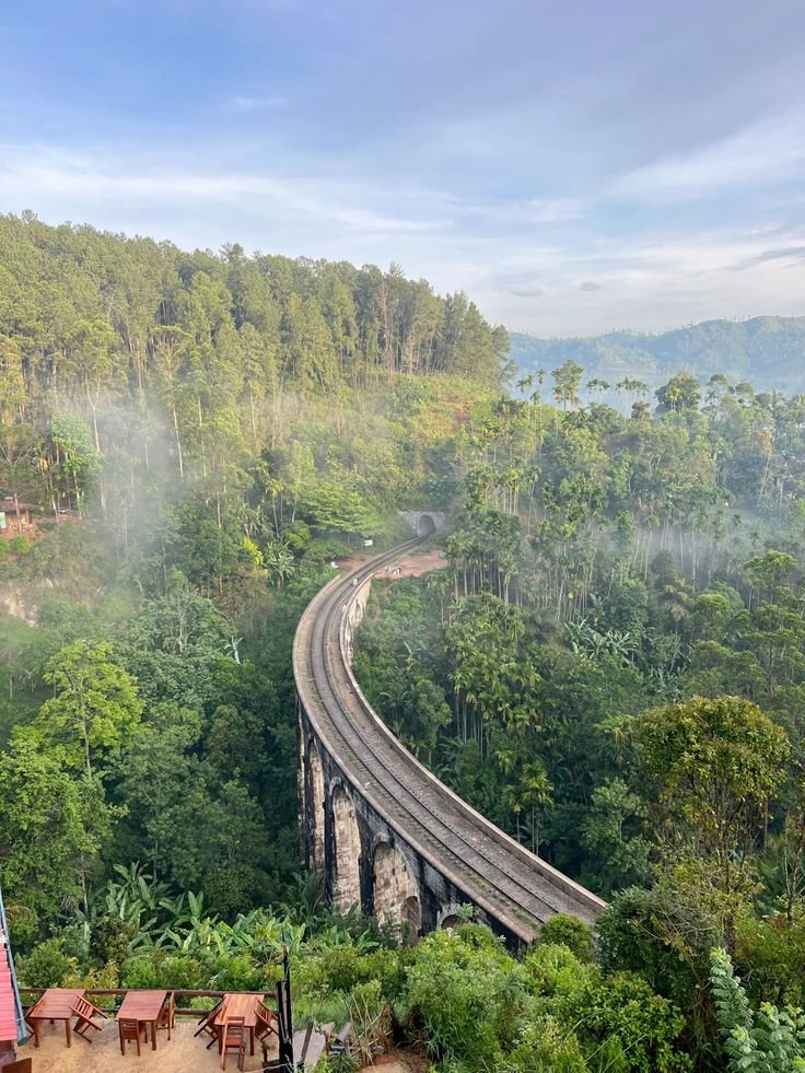 Discovering the Nine Arch Bridge in Sri Lanka